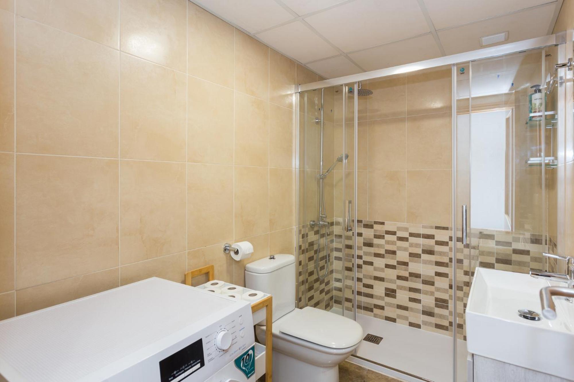 Piso Familiar Cerca Del Centro, Ac Y Wifi Gratis Lägenhet Valencia Exteriör bild